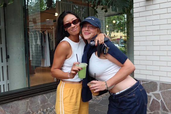 Anisimova (right) is best friends with Australian tennis player Priscilla Hon (left).