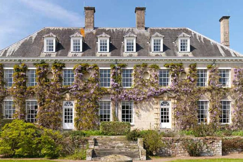 Donnington Hall, a mansion in the English countryside, was once owned by Shane Warne.