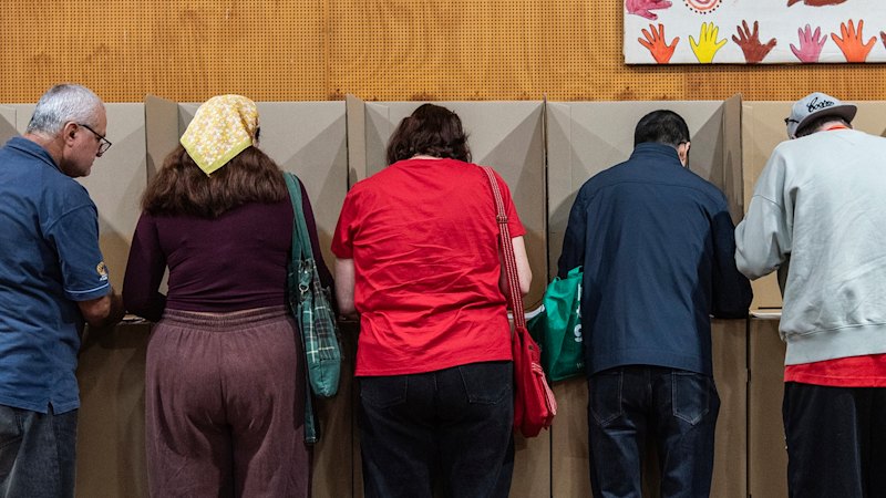 Labor pushes for campaign conduct code after reports of intimidation at polling places
