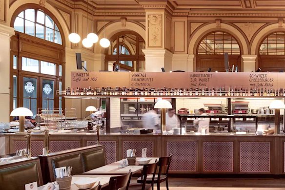 Cavernous Brasserie Federal, within Zurich Hauptbahnhof.