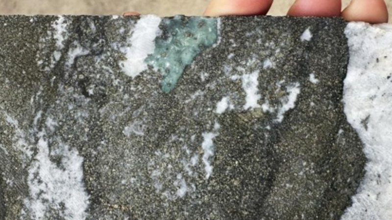 Thick high grade gold hits boost Strickland Serbia play