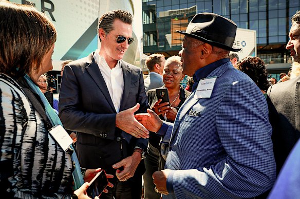 Governor Newsom shakes hands with former mayor Willie Brown in 2019.