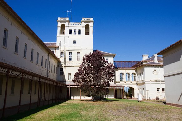  Aradale Asylum.