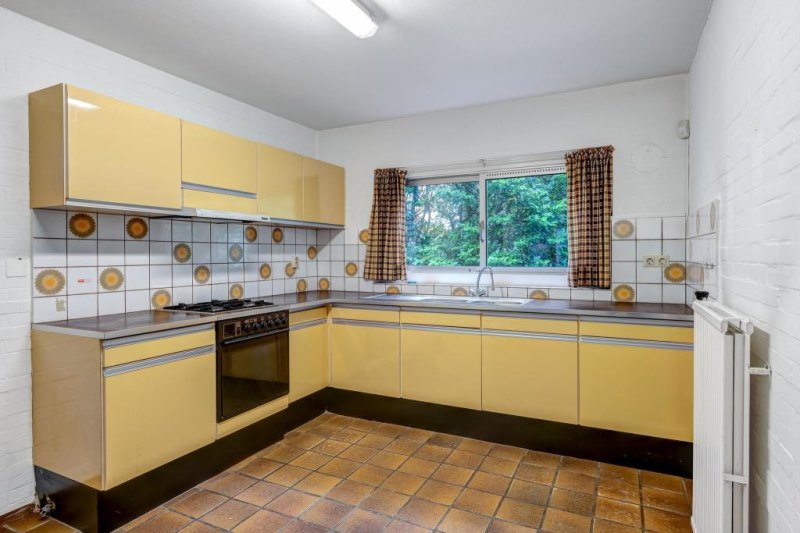 The home has a definite ’70s vibe.
