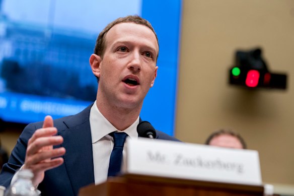 フェイスブックのマーク・ザッカーバーグ最高経営責任者（CEO）や他のテクノロジー企業幹部も今年初めに議会公聴会に臨んだ。
