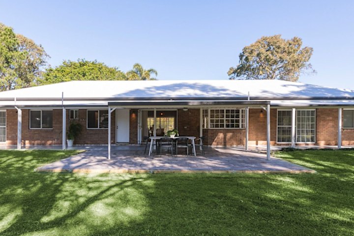 Selling agent Shane Hicks said it was the second-fastest auction of his career.