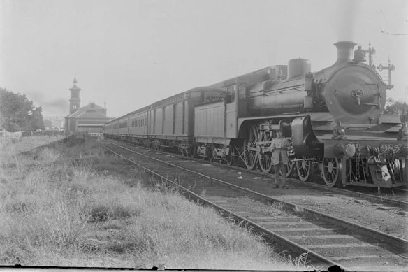 It took 70 years to join NSW and Victoria with a single rail gauge at Albury. Sixty years on, the rail system is still plagued with problems.