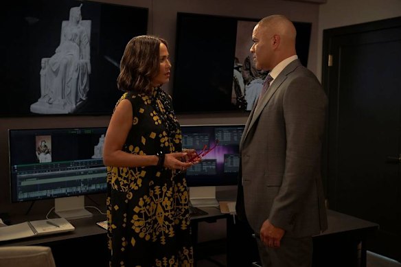 LTW (Nicole Ari Parker) gets the shocking news that her dad has died for a second time.