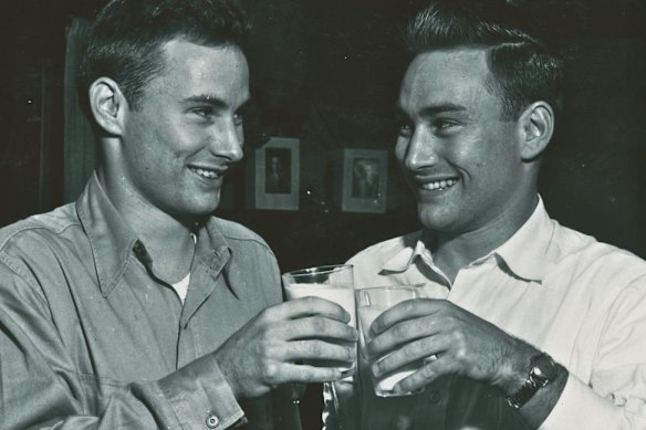 In 1955, Ronald Herrick (left) and twin Richard celebrated 10 months since Ronald donated a kidney to Richard in a Boston hospital, the world’s first organ transplant.