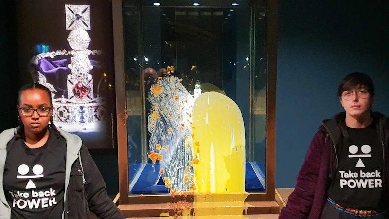 NZ police officer makes arrest 20,000 kilometres from home