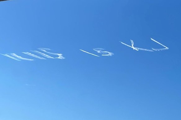 The skywriting above Sydney proclaiming the KIIS, Kyle and Jackie love-in in 2023.