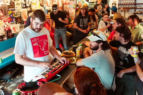 Performed at Jim Flanagan's Lazy Thinking pub in Dulwich Hill. 