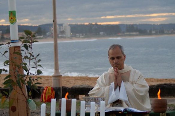 (Now) Pope Leo XIV celebrating mass at Sydney’s Collaroy Beach in 2008.