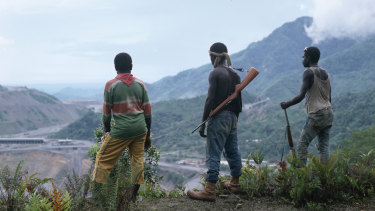 Separatists stand over the Panguna mine in 1994.