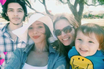 Zac Efron's aussie girlfriend Vanessa Valladares with her tight-knit family.
