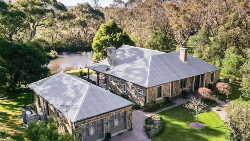 Wombat Hollow has been owned by Michael and Sue Yabsley since 1997.