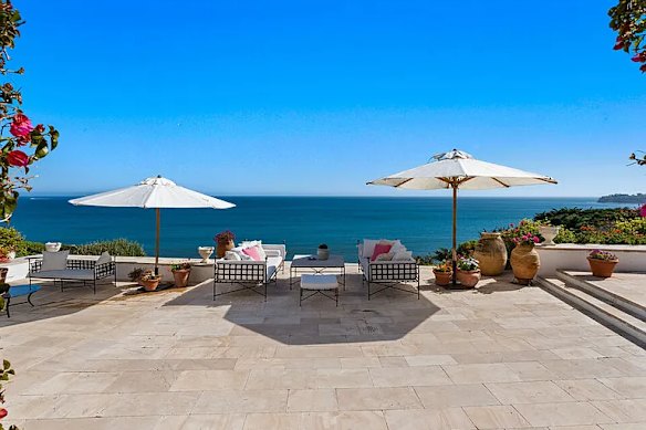 Views over the Pacific Ocean.