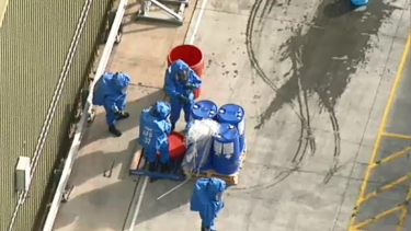 The MFB was called to Toll Global Logistics trucking company in Laverton North after hydrofluoric acid was spilled at 10.48am. 