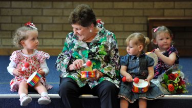 Joan Kirner at Sunbury Neighbourhood House in 2012 with members of the Mini Maestros.