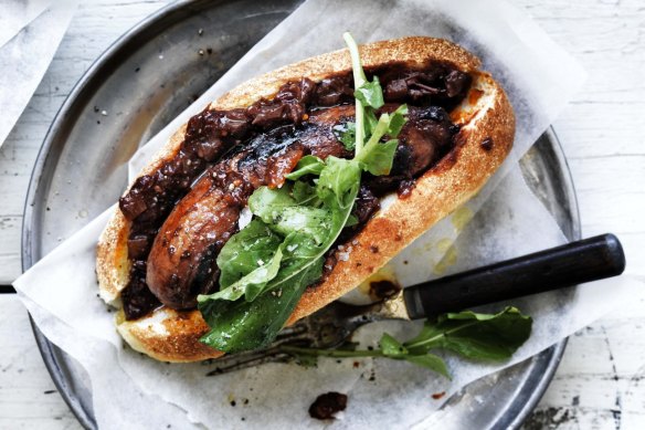  Adam Liaw's perfect barbecued sausage in a bun.