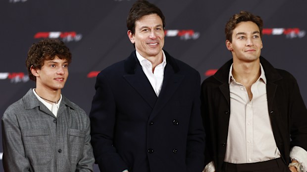 バルテリ・ボッタス、アンドレア・キミ・アントネッリ、トト・ウルフ、ジョージ・ラッセル 
