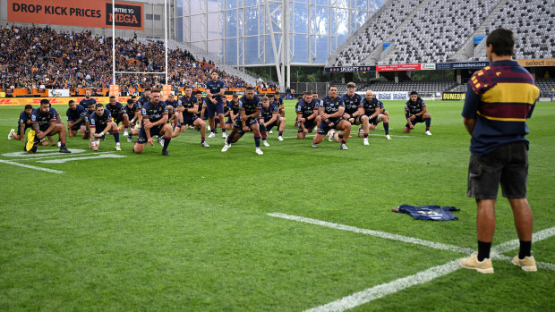 The Highlanders perform a haka in memory of the late Connor Garden-Bachop.