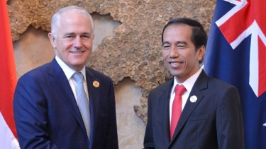 Prime Minister Malcolm Turnbull and Indonesian President Joko Widodo meet on the sidelines of the Association of Southeast Asian Nations summit in Laos on Thursday.
