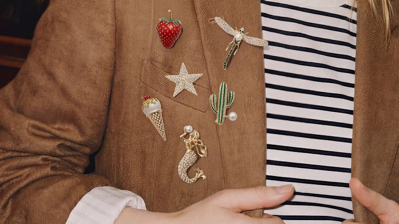 9 essential accessories to add a contemporary edge to your outfit