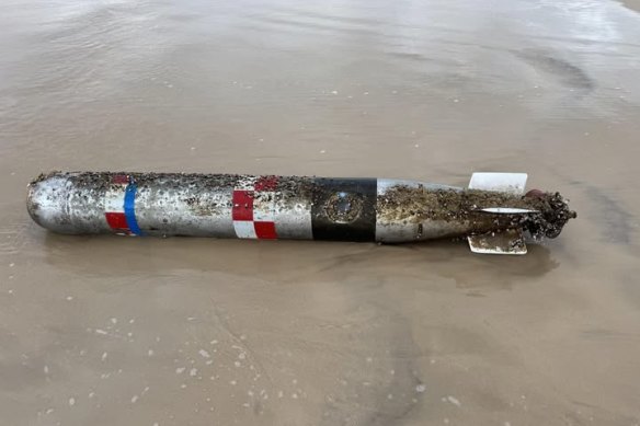 People were warned to avoid Main Beach after a suspicious device was found.