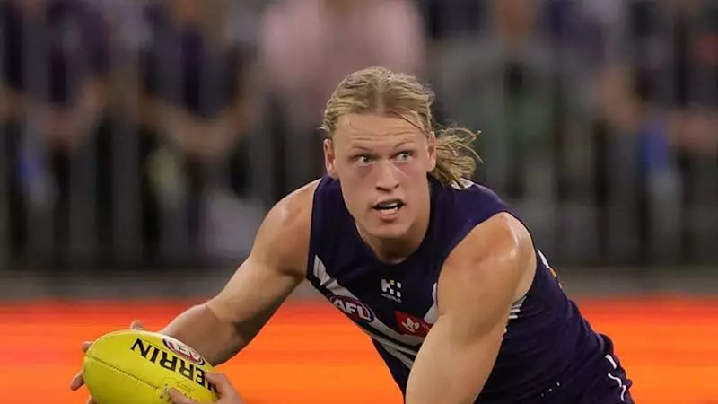 Star Fremantle midfielder to remain on sidelines