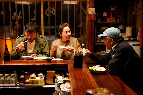 Customers pass through the diner, and the Master observes their stories. 