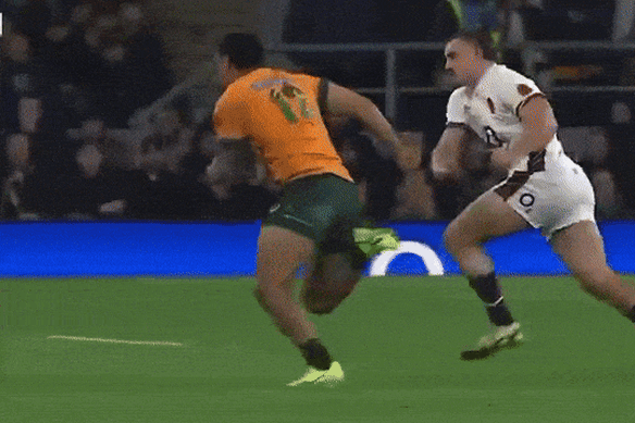 The Len Ikitau flick pass for the Wallabies’ match-winner against England.