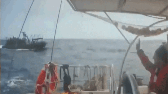 Israeli troops approach flotilla.