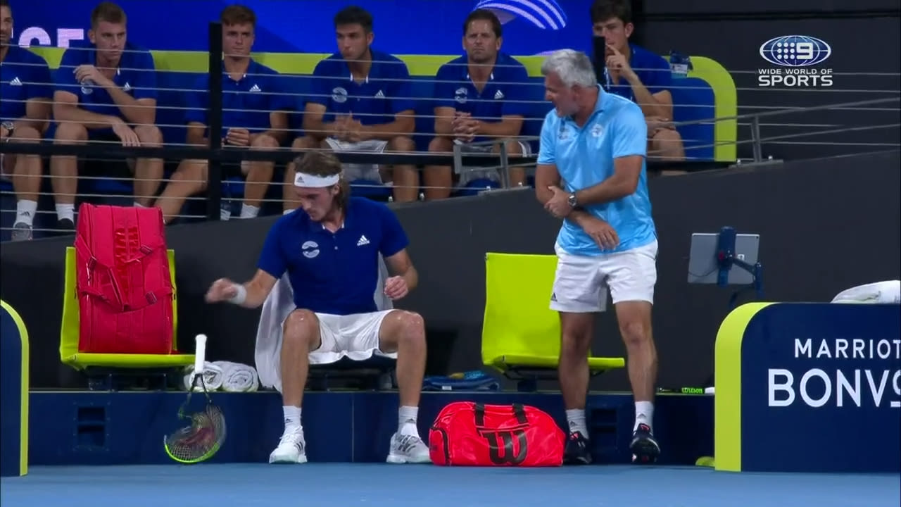 Video Frustrated Tsitsipas Accidentally Hits His Coach While Smashing Racquet