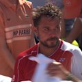 Stan Wawrinka finishes his French Open career with a loss to Jesper De Jong.