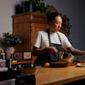 Chef Nat Thaipun takes us into the kitchen and cooks us asparagus with Panang curry butter sauce.