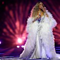 International diva Mariah Carey performs in Italian and English at the opening ceremony.