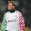 Former Austria goalkeeper Alex Manninger, who played for Arsenal and a string of Italian clubs, has died in a road accident Salzburg.