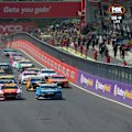 The Bathurst 1000 gets underway as Aaron Seton leads the pack through the first lap.