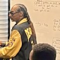 Rap icon Snoop Dogg has gifted music and audio equipment to a special needs school in Melbourne.