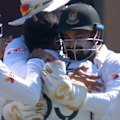 Alex Carey edges through to the keeper as Australia continues to unravel.