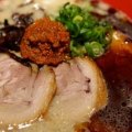Ippudo餐馆评论,首先基于澳大利亚的大型日本全球连锁拉面。它专门从事传统拉面面条菜(汤)以及更多的日本当代产品。的首选菜:Akamaru拉面调味鸡蛋和猪肉22美元额外的腹部。2013年1月17日由达拉斯Kilponen照片