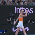 Elina Svitolina goes through to her first Australian Open semi-final.