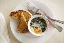 Break out of your breakfast rut with baked spinach eggs.