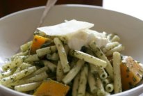 Macaroni with pesto, pumpkin and ricotta