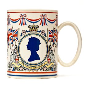1977 Wedgwood souvenir mug to commemorate the Silver Jubilee of Her Majesty Queen Elizabeth II.