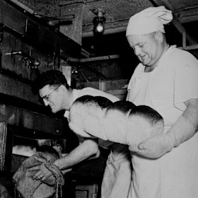 REVY bakers baking bread at the Royal Edward Victualling Yard in 1939. 