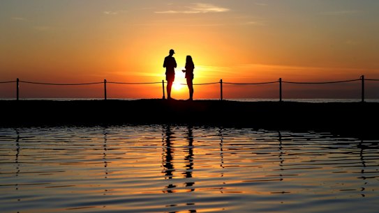 Conditions are tilting back towards favouring warmer than average conditions for much of the nation during summer.