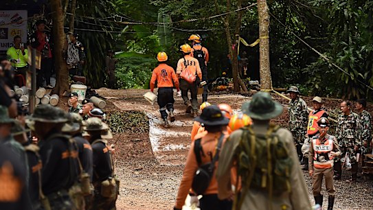 Australia sends more experts to help in Thai cave rescue