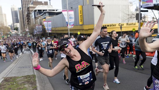 City2Surf Runners make their way along William Street during the 2019 City to Surf on 11 August, 2019. Photo: Brook Mitchell
